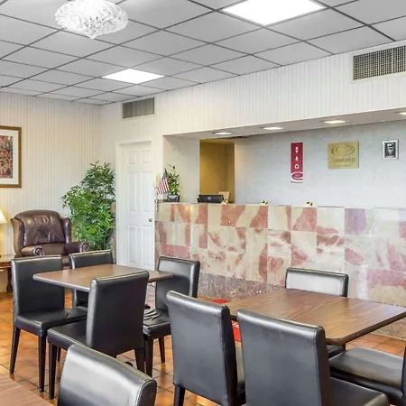 Econo Lodge-2